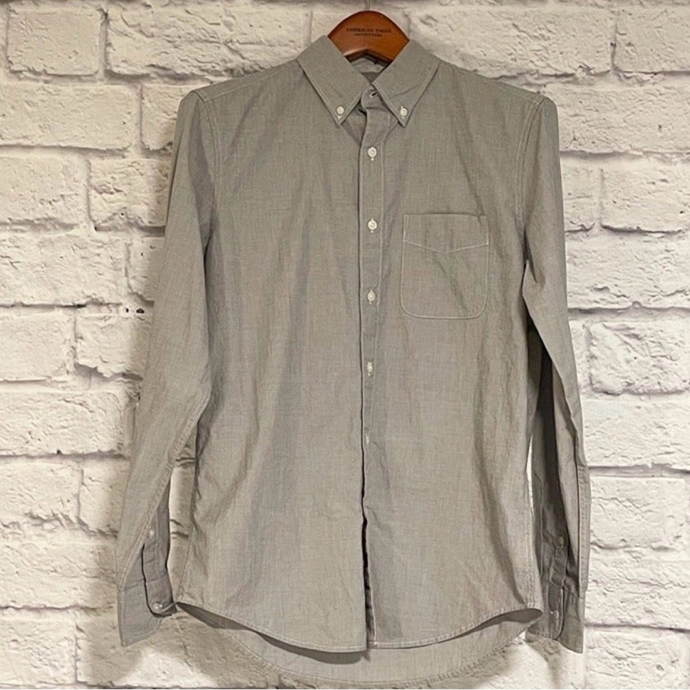 🦅 AE Light Gray Button Up Shirt